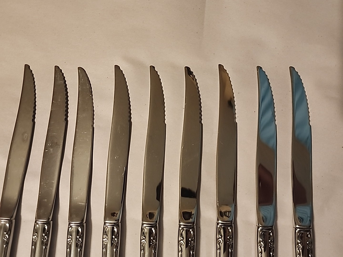 Oneida Distinction - Mansion Hall Stainless Flatware 25 Piece W/ Steak Knives