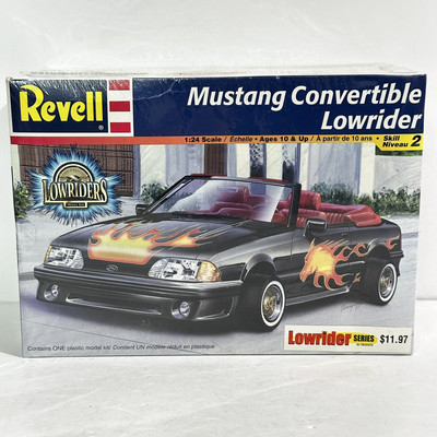 Revell Mustang Convertible Lowrider1:24 Plastic Model Kit