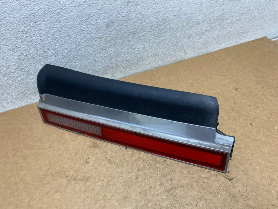 Luz trasera lateral del pasajero derecho Lincoln Mark 7 VII 1984 a 1989 S6863 PS Foto 3 de 4