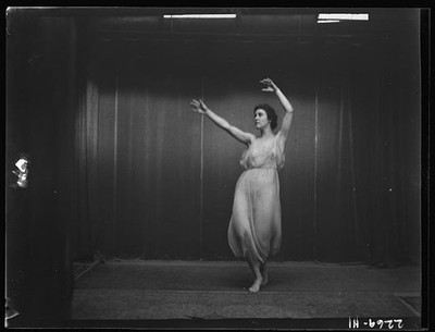 Photo:Elsie Dufour Dancer 1918 1920 Performance Portrait