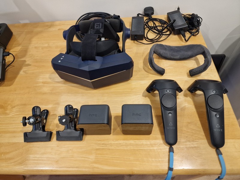 Pimax Vision 8KX VR Headset With Vive Basestations And Vive Controllers
