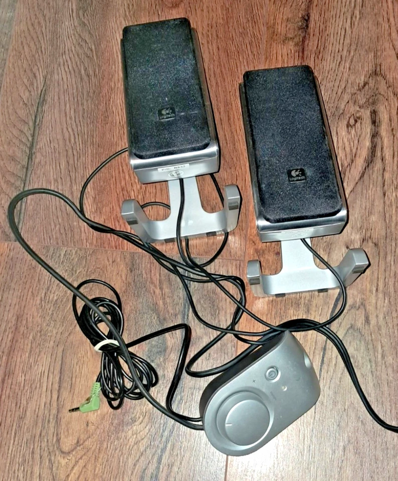 Logitech PC Lautsprecher Satelliten + Control Pod – Ersatzteile (ohne Subwoofer)