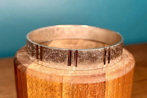 Vintage Silver Tone Textured Bangle Bracelet Retro Fashion Jewelry Art Deco