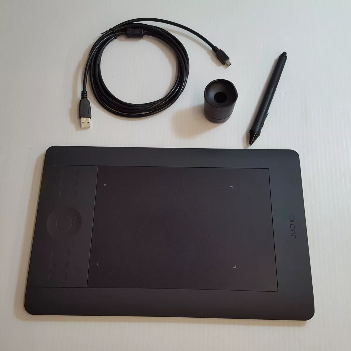 Wacom Intuos Art Pen and Touch Tablet - Small Blue In Excellent Used  Condition