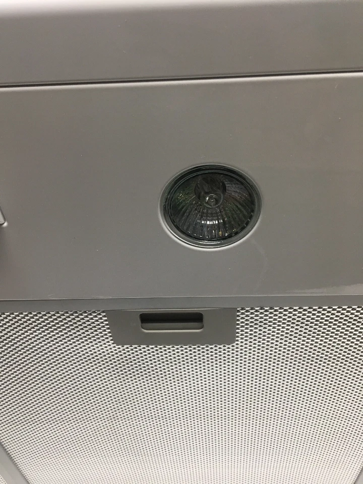 Zephyr AK1100W White 250 CFM 30”W Under Cabinet Range Hood - Image 4 of 4