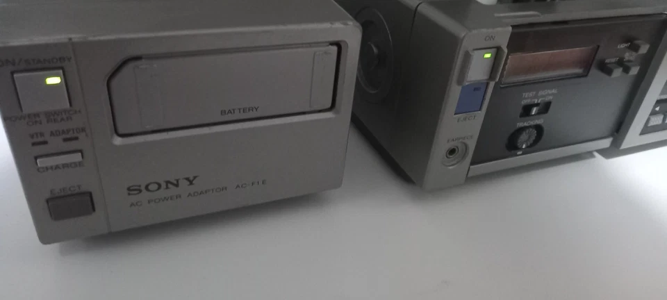 Sony video cassette SL-F1E + Adattatore AC-F1E - Immagine 3 di 4