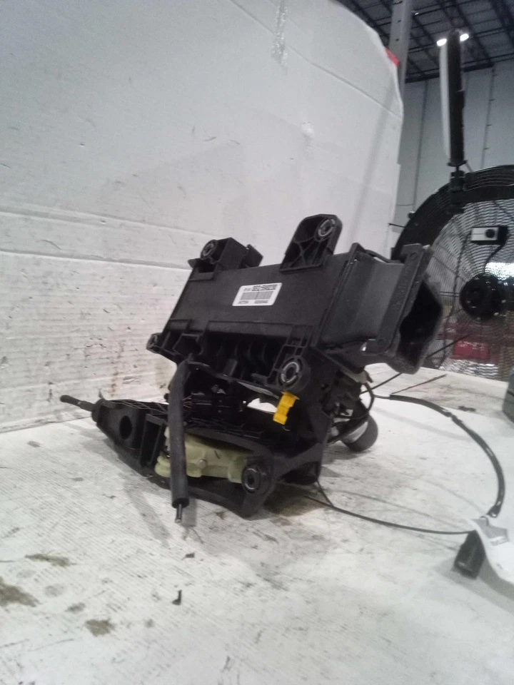 Used Automatic Transmission Shift Lever Assembly fits: 2018 Jeep Wrangler  Grade - Image 2 of 4