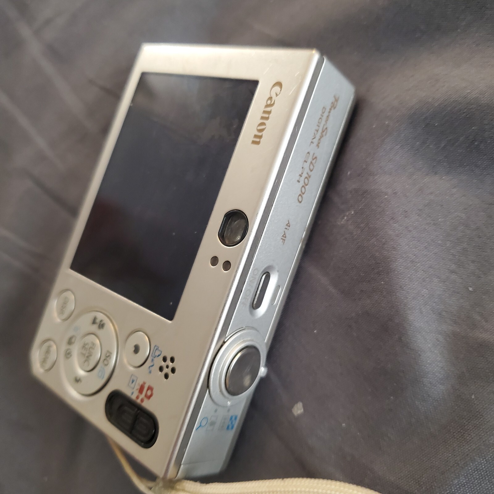 Canon PowerShot SD1000 Digital Elph Silver 7.1 MP 2.5" Color LCD Camera