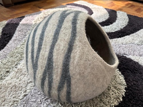 Cat Bed - Cave and House – Handmade Felted Wool Pet Hideaway | Cozy Cat Bed - Picture 3 of 5