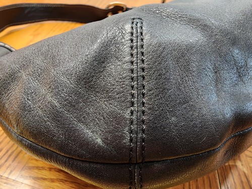 Borsa a tracolla Coach in pelle nera con fibbia plissettata F13730 - Foto 5 di 23