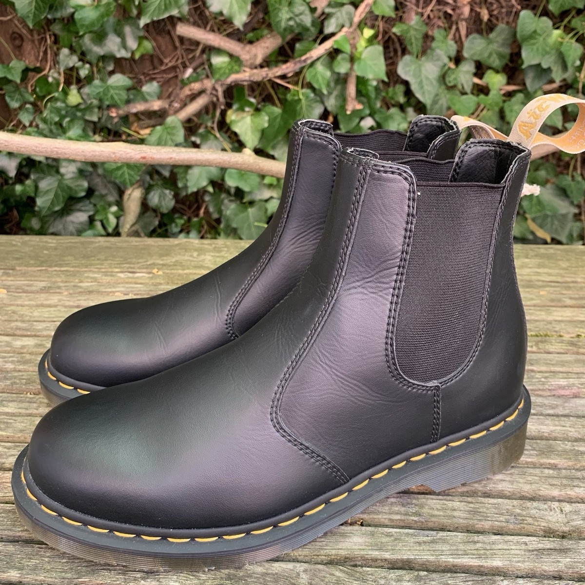 Martens Vegan 2976 Black chelsea Boot Faux Leather airwair