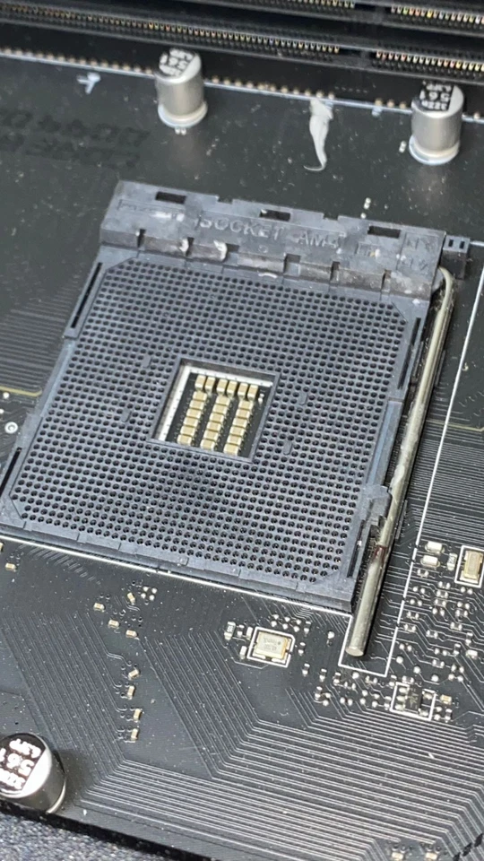 MSI MPG B550 Gaming Plus Motherboard – PCIe Slot 1 (Partial Functional) - Immagine 4 di 4