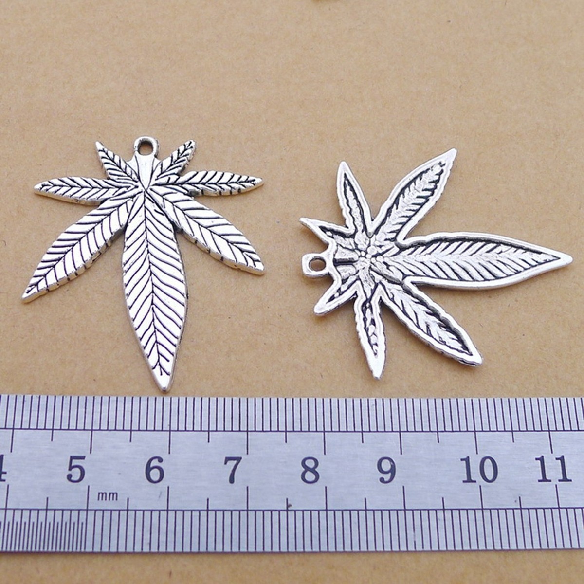 12PCS Alloy Antique Silver Tone 3D Maple Leaf Charm Pendant JHS521