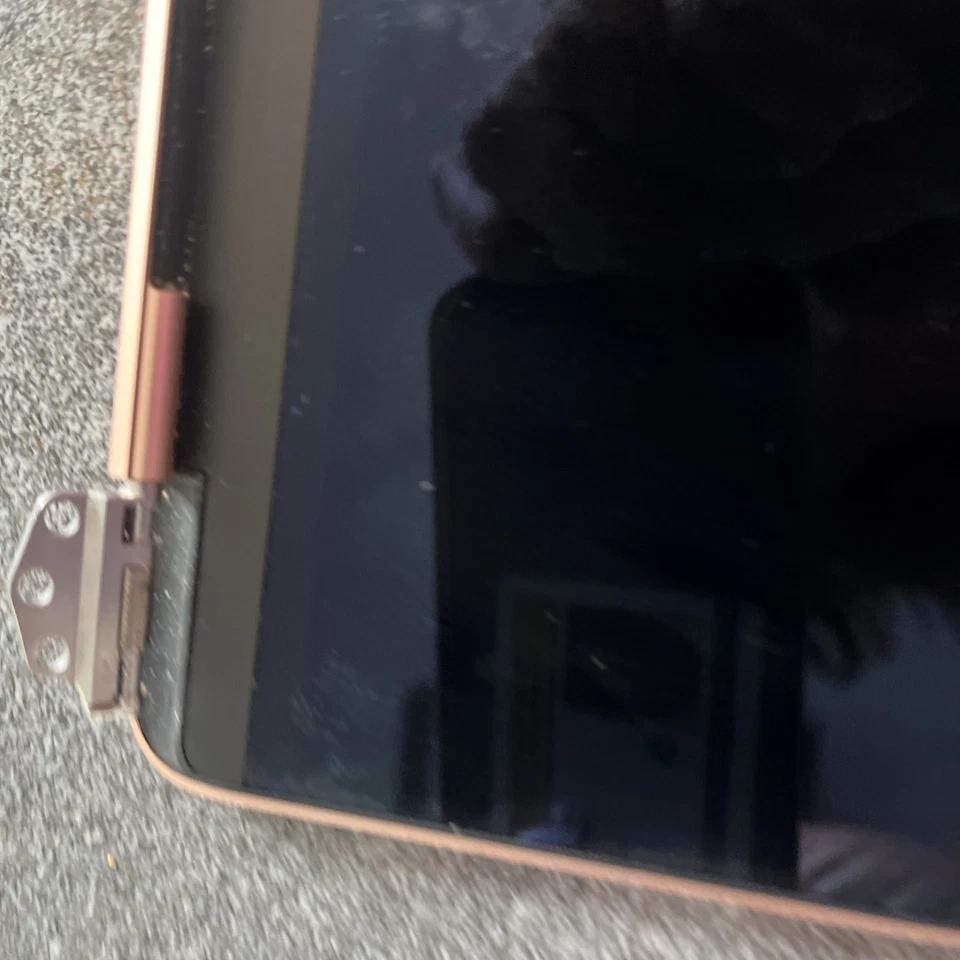 Apple parts - MacBook Air 13.3" (2020) LID (NO SCREEN) Gold  Code 288463   - Image 4 of 4