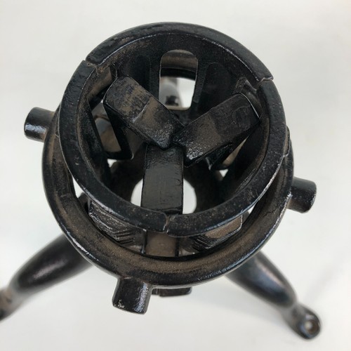 Vintage North Brothers Bros Manufacturing Company Cast Iron Christmas Tree Stand - Picture 6 of 6