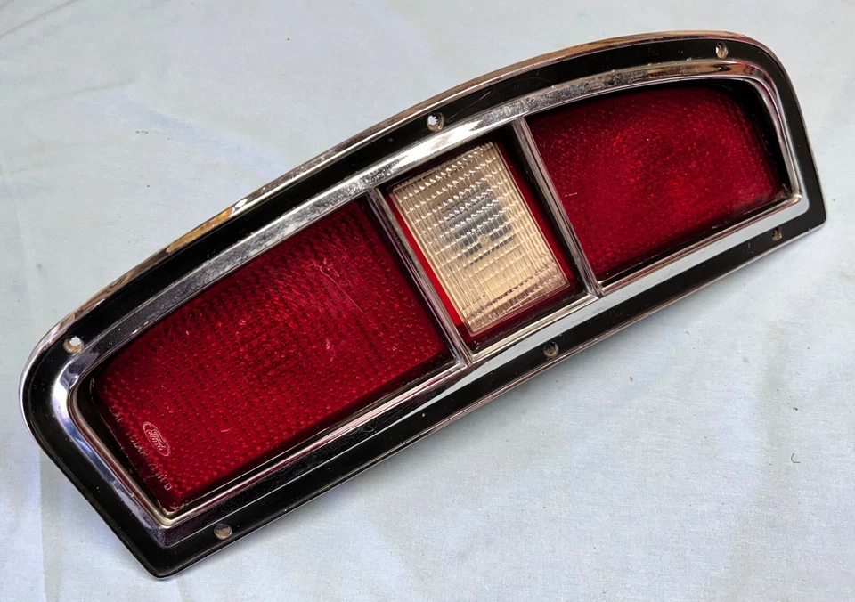 Ford LTD 1971 1972 Ranch Wagon Country Sedan Squire luz trasera luz trasera (izquierda) Foto 2 de 4