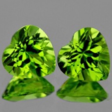 PERIDOT BURMESE PAIR HEART ct 2.37