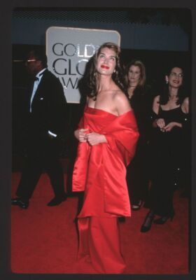 brooke shields golden globes red dress Brooke Shields' 1998 Golden Globes look is daughter Rowan's prom dress