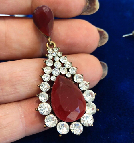 orecchini pendenti di design con cristalli rossi - red earrings - Picture 3 of 3