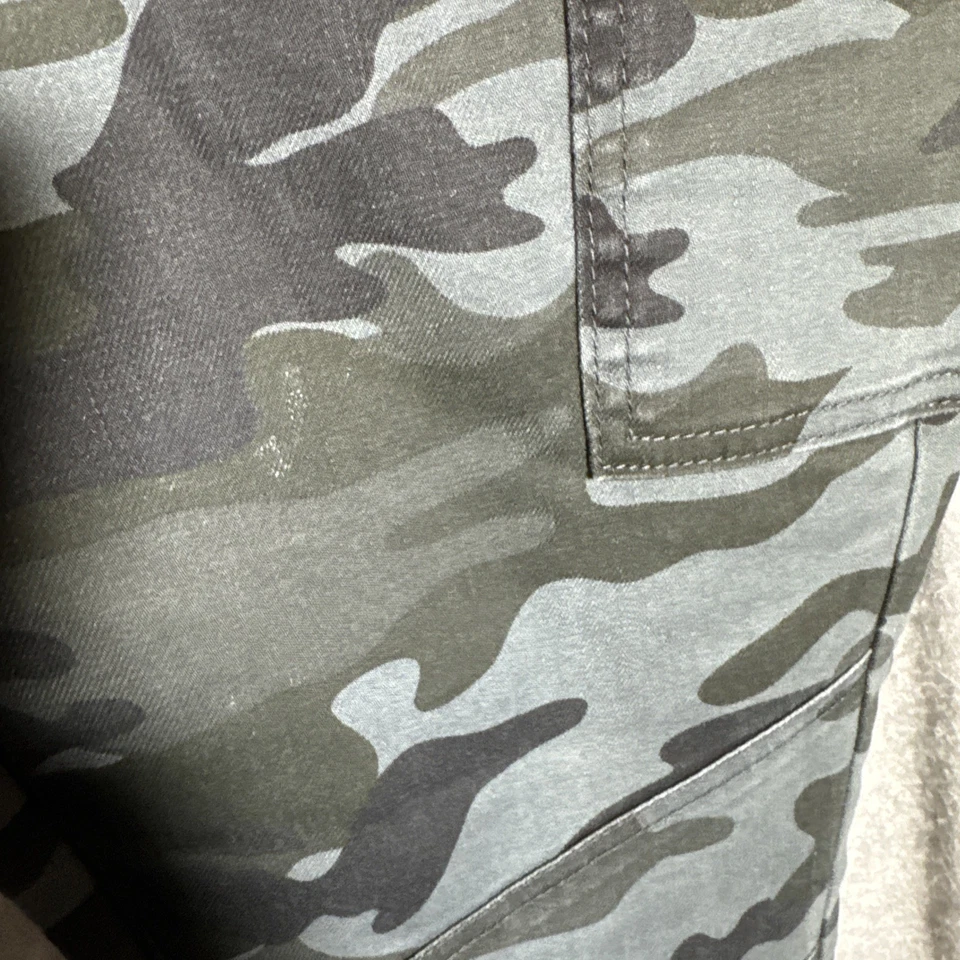 Womens Vanilla Star Camo Moto Skinny Pants Size Junior Large. NWT - Image 4 of 4