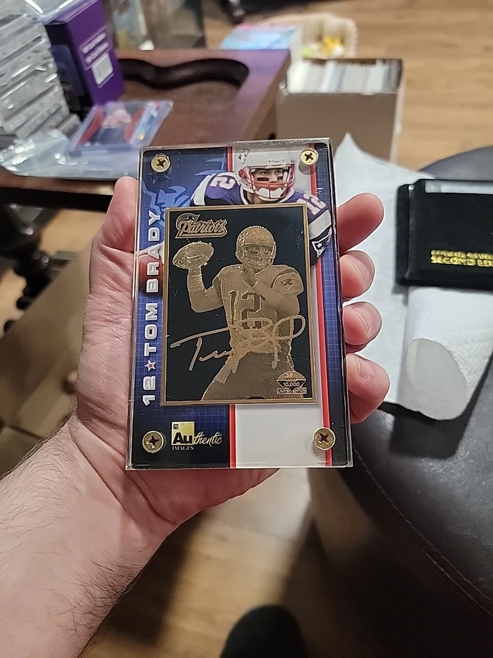 Tom Brady 2001 DORADO Edición Limitada Imágenes Auténticas Edición Conmemorativa Foto 2 de 3