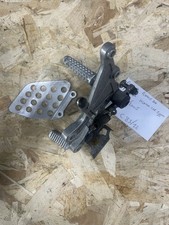 pedana Poggia Piedi dx destra pilota anteriore honda cbr 1000 rr anno 2004,2005