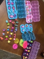 Hatchimals Lote Mixto de 55+ Piezas Coleccionables Mini Figuras Juguetes Cartones Percha