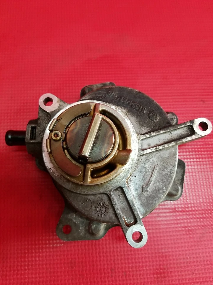 ENGINE BRAKE VACUUM PUMP 06D145100E OEM AUDI A4 2004 2005 2006 2007 2008 - Image 2 of 4