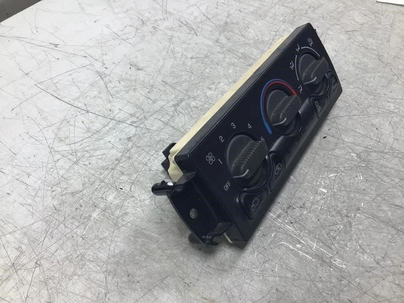 雪佛兰 SUBURBAN 2000 FRONT DASH AC A/C 气候温度控制开关 — 第 3/4 张图片