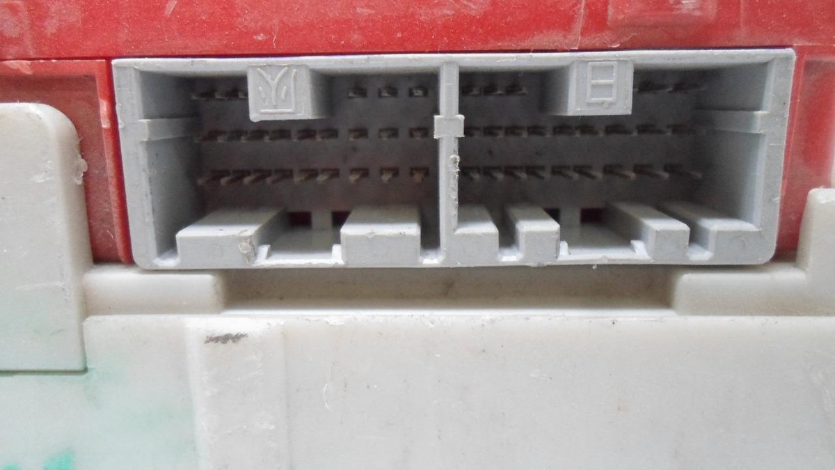 2006 Mitsubishi Outlander ETACS Body Control Module 8637A014