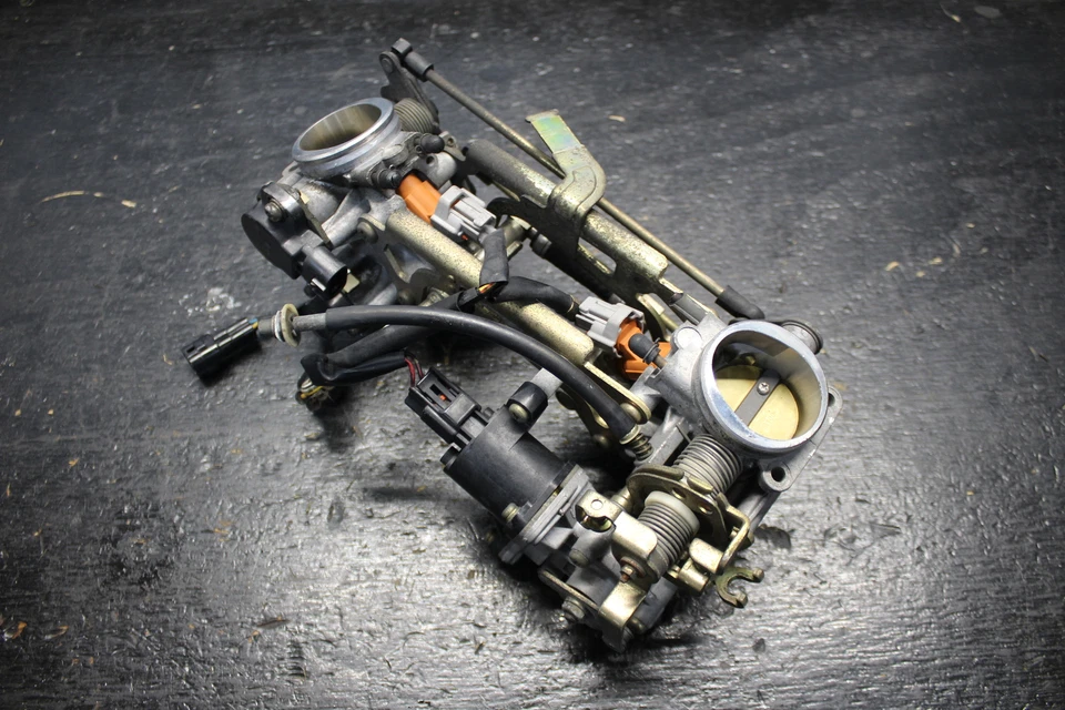 03-06 SUZUKI SV650 INYECTORES DE COMBUSTIBLE CUERPO ACELERADOR CUERPOS CON TPS 2003 04 05 06 2006 Foto 2 de 4