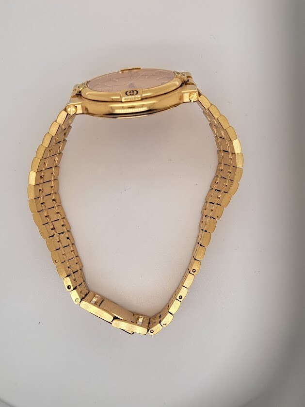 GUCCI　9200m　時計 Gucci 9200M Gold White Dial Date Quartz Unisex Vintage Watch