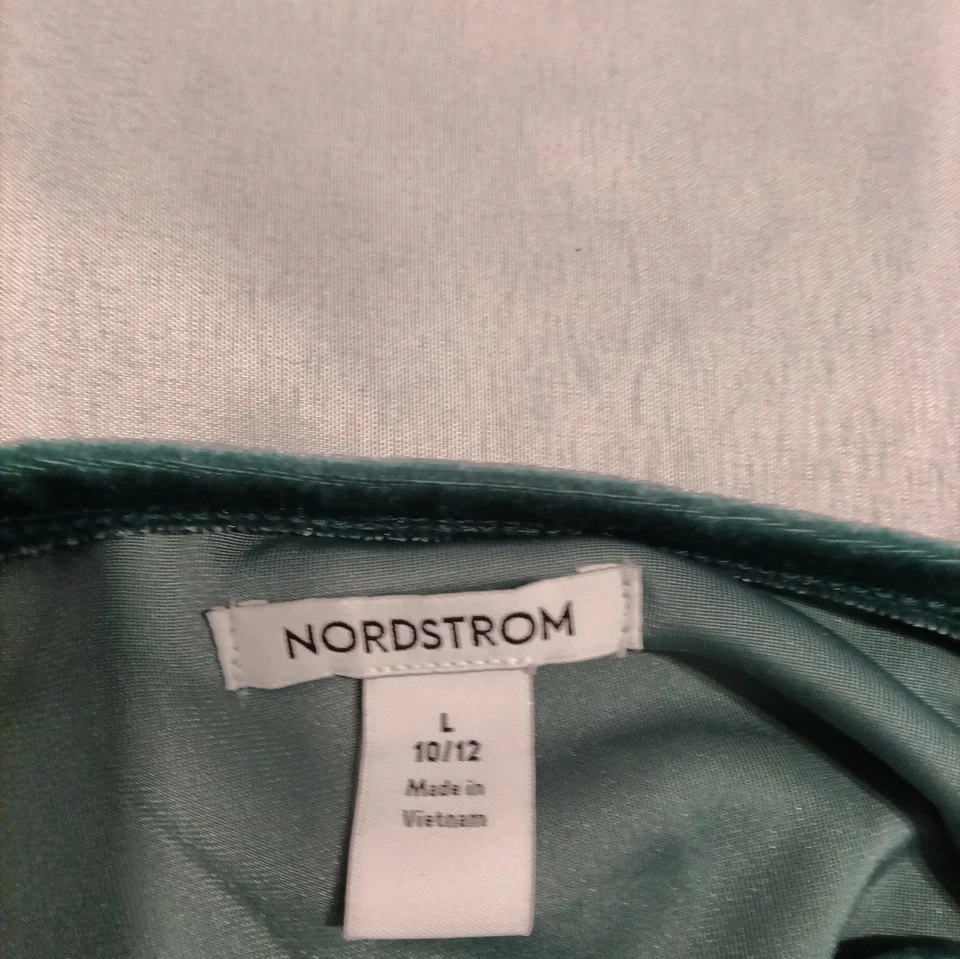 Mono Nordstrom Niñas Grande 10/12 Verde Esmeralda Terciopelo Manga Abullonada Usado Foto 3 de 4