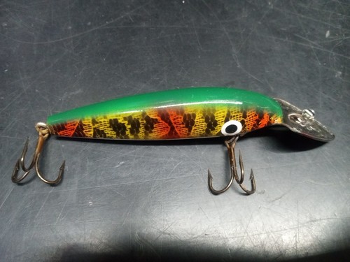 Vintage 3-1/4 Inch Plastic Cisco Kid Fishing Lure Green Yellow Orange 2 Hook - Picture 3 of 8