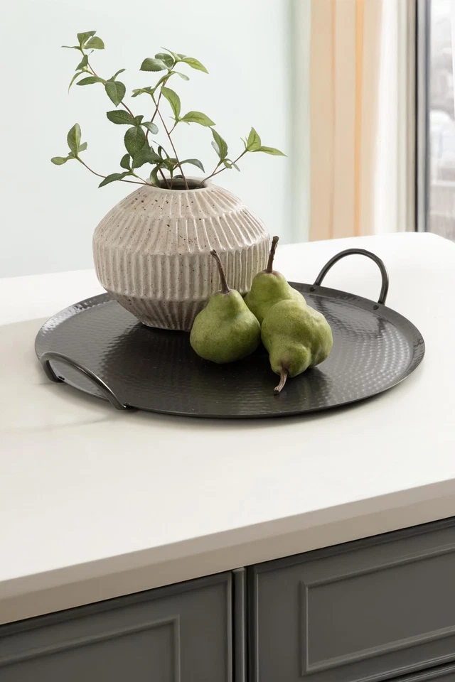 Bandeja redonda de metal martillado de transición Sanzo, 16 pulgadas de diámetro, gris Gunmetal... Foto 3 de 4