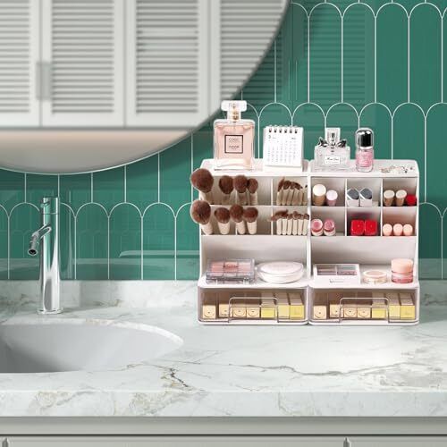 Make Up Organizers and Storage Acrylic Cosmetic Organizer for Vanity - Picture 5 of 7