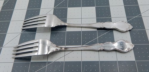 Oneida DOVER Dinner Table Forks Heirloom Stainless 18/10 Flatware Glossy Set/2 - Picture 9 of 9