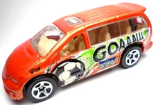 2002 HOT WHEELS DODGE CARAVAN SOCCER GOAL ORANGE 1:64 DIECAST 3" VAN W/ GREEN