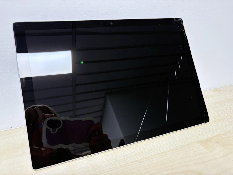 Microsoft Surface Pro 5 12.3" i5-7300U 4GB RAM 128GB Windows 10 pro CRACKED LCD - Image 4 of 4