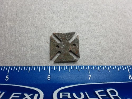 DUG SOLDIER MADE 19 CORPS BADGE