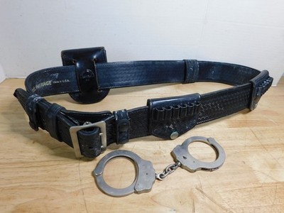 Sz 44 (112cm) belt 2.25'' Wide Michaels Oregon Co Mirage, Peerless Handcuffs 7/41