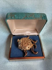 Vintage Fuller Brush Co. Gold Tone Puffer Fish Solid Perfume Pendant Brooch Pin