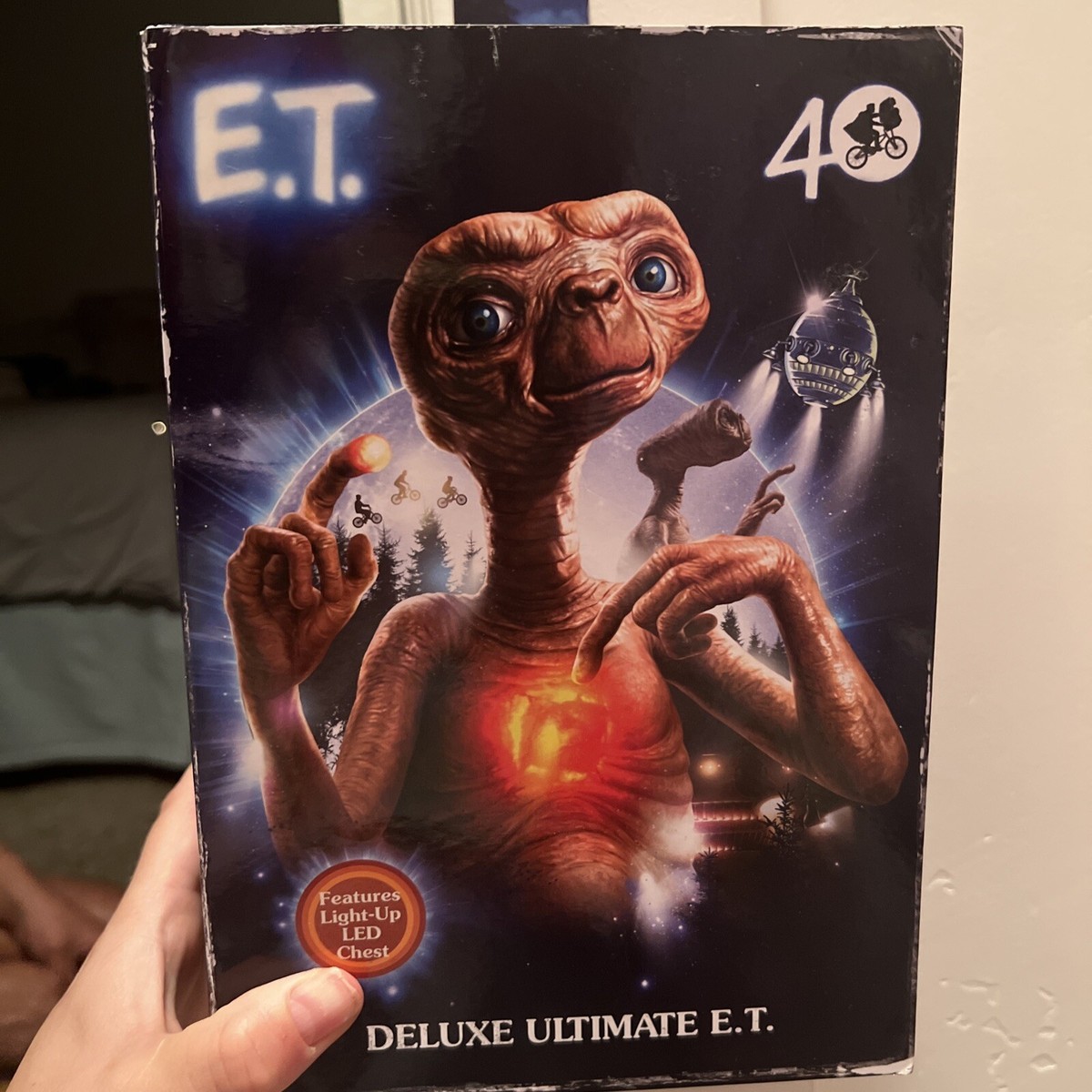 E.T. 40th anniversary E.T. DLX LED Chest AF Neca