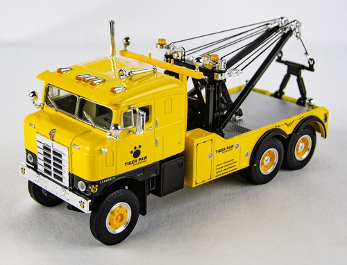 First Gear 1953 Kenworth Bull Nose Tow Truck Tiger Paw 1:34 Scale Diecast Truck - Picture 6 of 8