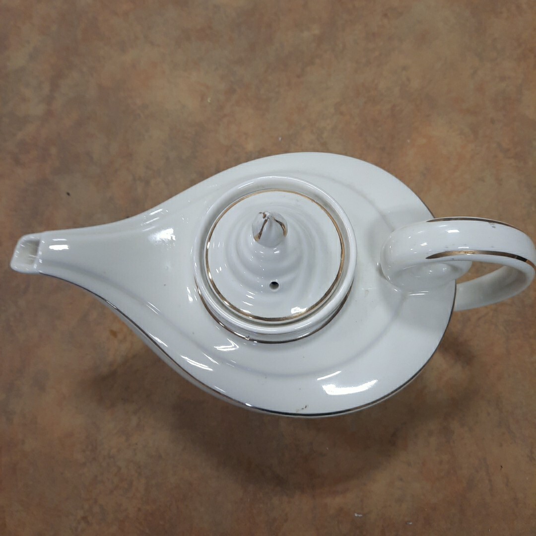 Hall’s Superior Jewel Tea Autumn Leaf Aladdin Teapot With Infuser