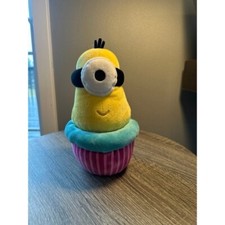 Universal Studios Despicable Me Bake My Day Minion Cupcake Plush 9"