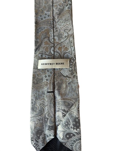 GEOFFREY BEENE MEN'S SILVER GRAY PAISLEY 100% SILK NECKTIE TIE - Picture 2 of 2