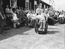 Finland Olavi Pollanen Lappajarri throws javelin watched other c- Old Photo