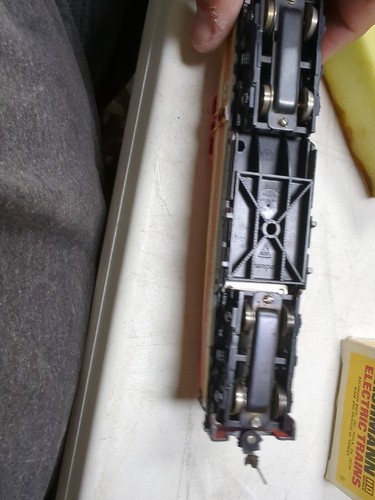 Bachmann HO Florida East Coast Diesel Locomotive - Picture 6 of 10