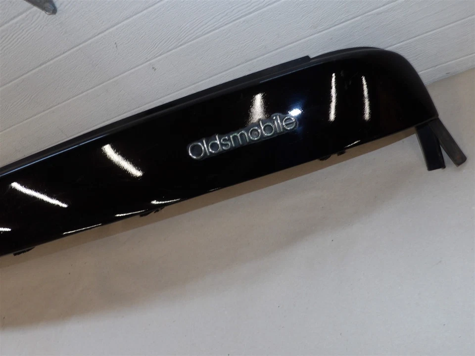 OLDSMOBILE TORONADO 90-1992 CARROCERÍA TRASERA PANEL ACABADO TRASERO NEGRO ESTADO SÓLIDO Foto 2 de 4